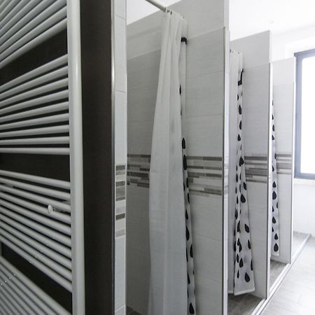 Antica Campione Rooms & Hostel 캄피오네 델 가르다 외부 사진