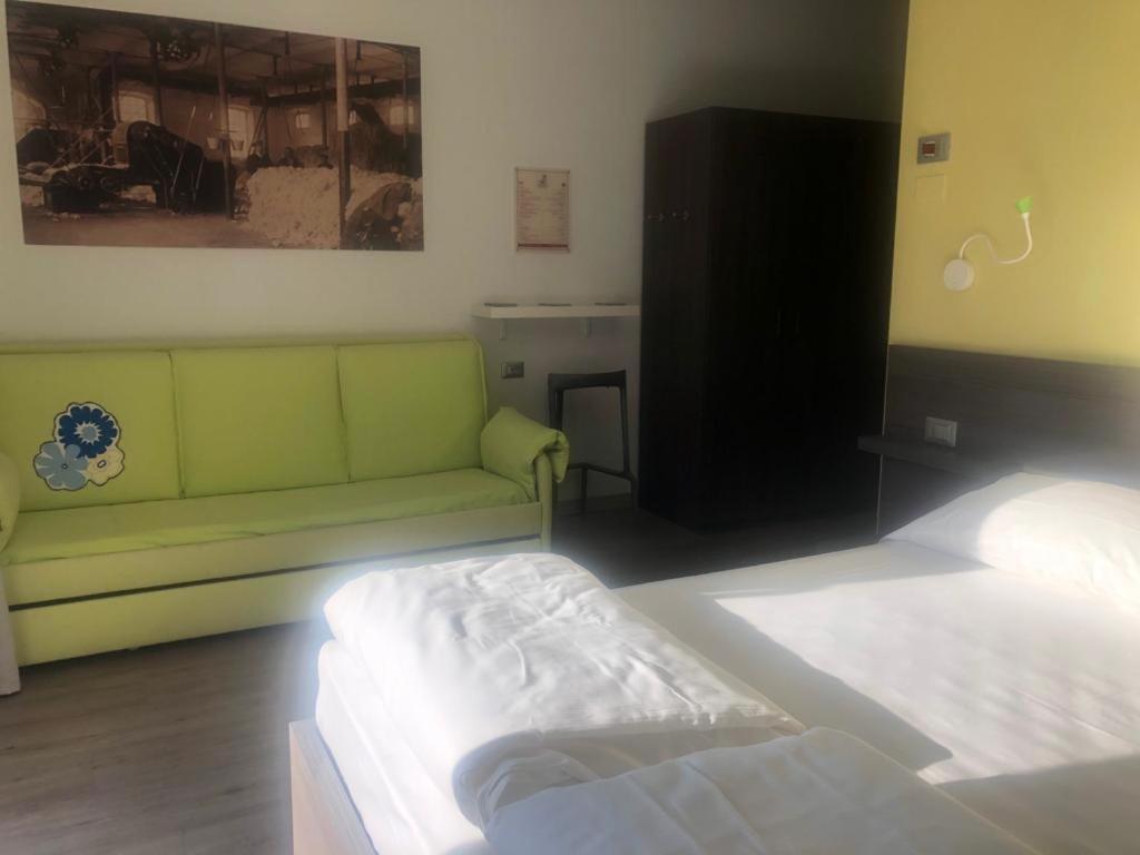Antica Campione Rooms & Hostel 캄피오네 델 가르다 외부 사진