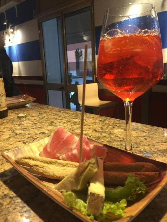 Antica Campione Rooms & Hostel 캄피오네 델 가르다 외부 사진