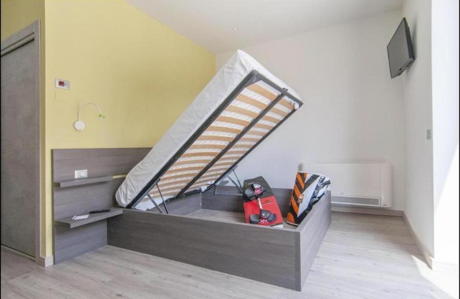 Antica Campione Rooms & Hostel 캄피오네 델 가르다 외부 사진