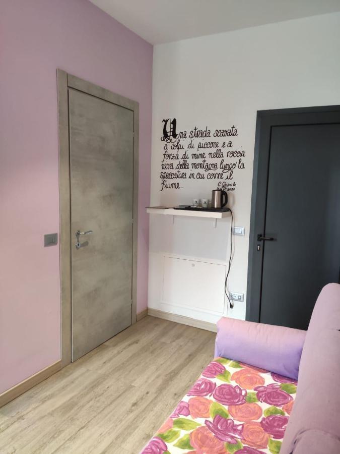 Antica Campione Rooms & Hostel 캄피오네 델 가르다 외부 사진
